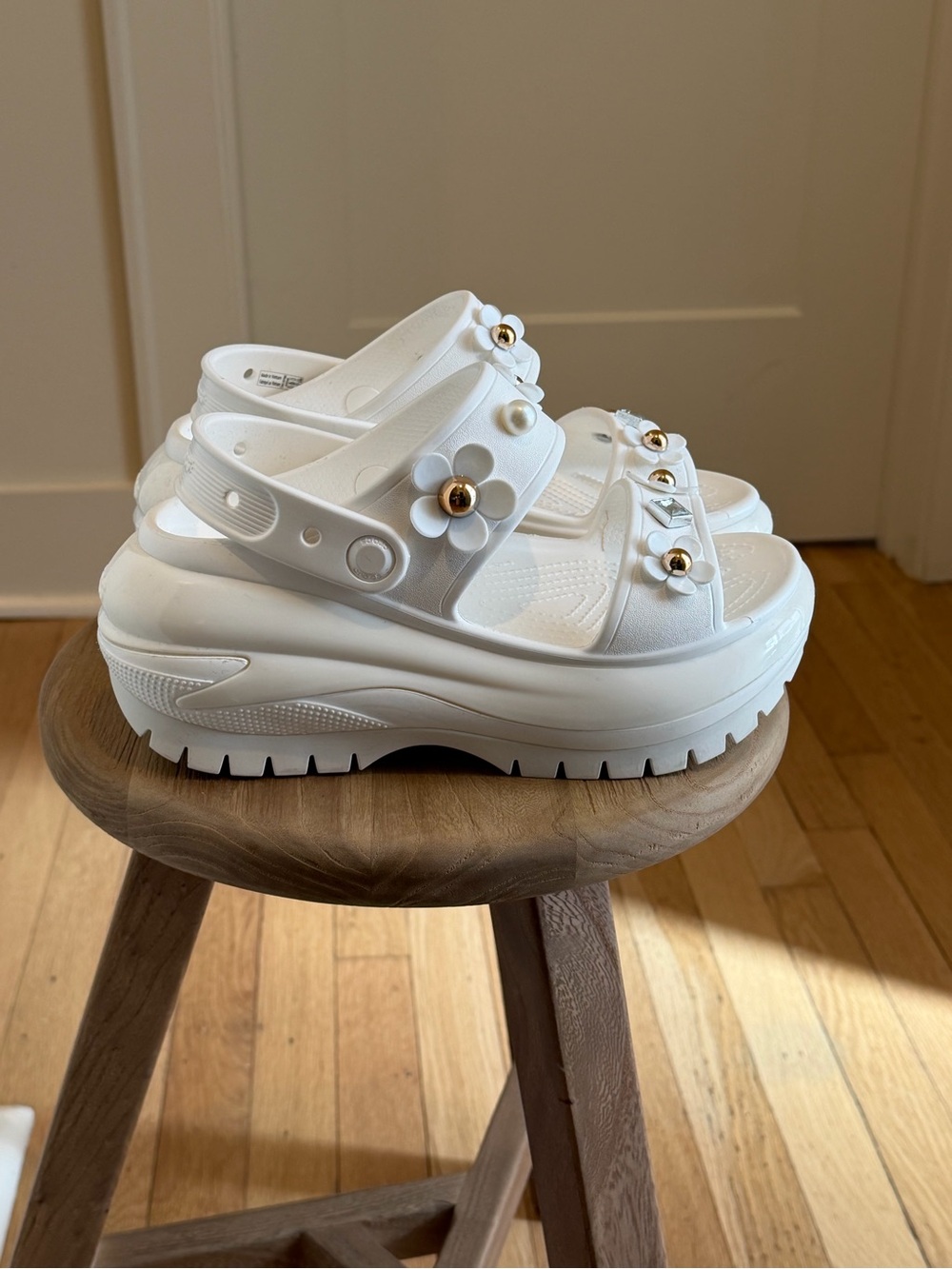 Crocs Mega Crush Platform Sandals Wedge Women’s Size 6 (Jibbitz included!)